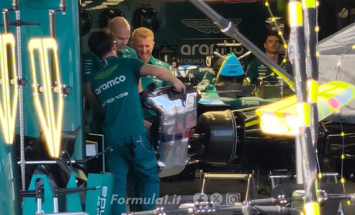 Azerbaijan GP: Quiet pit lane, unusual garage activity