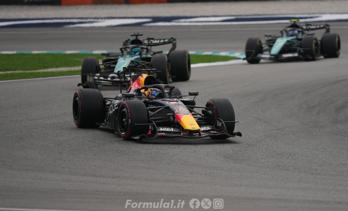 Verstappen wins chaotic Bahrain GP, Antonelli second as Hamilton storms through
