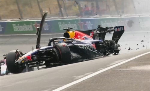 Red flag at Zandvoort as Verstappen crashes heavily into barriers