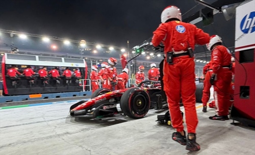 Singapore GP strategy analysis: Ferrari disaster as Hamilton is left alone - Singapore GP strategy analysis: Ferrari disaster as Hamilton is left alone