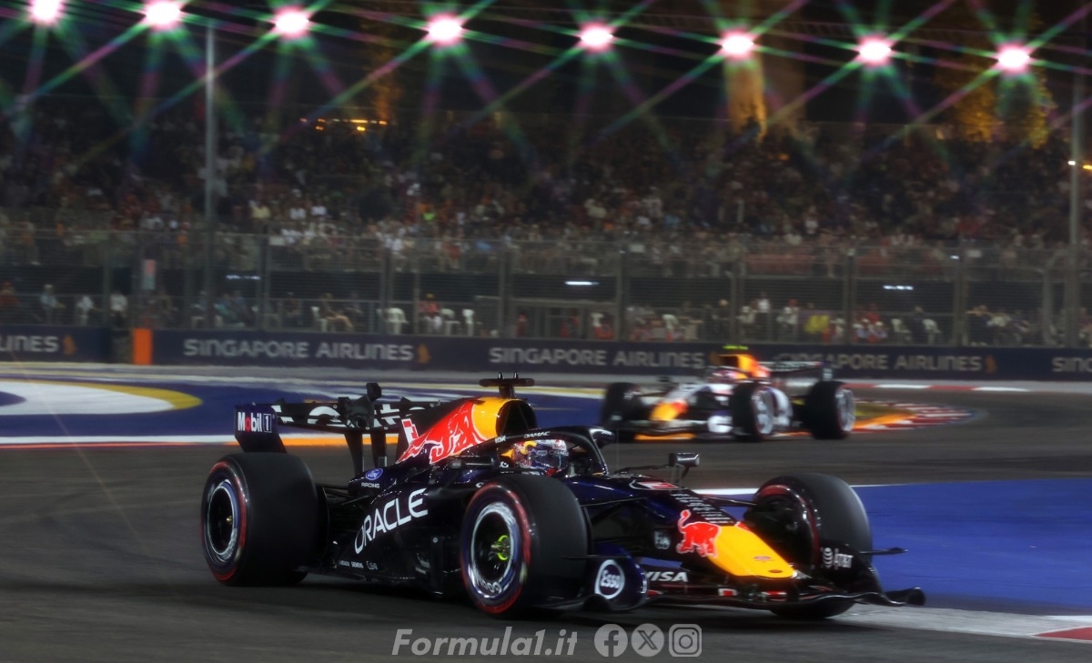 Singapore GP qualifying: Verstappen takes pole as Leclerc and Hamilton give chase