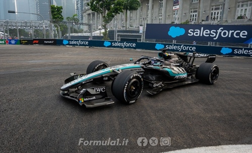 Mercedes run contrasting cars in Singapore Sprint as Russell welcomes call