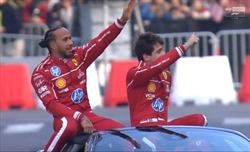 Milan lights up in red: Leclerc and Hamilton ignite the Tifosi