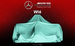 PHOTOS - Mercedes unveils real W16